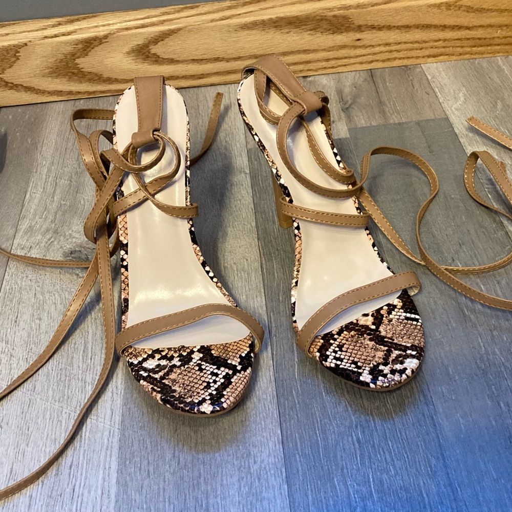 Tan Reptile Print Ankle Tie Heels-Size 40 (Approx US 9–9.5)  Like New! - Picture 2 of 5